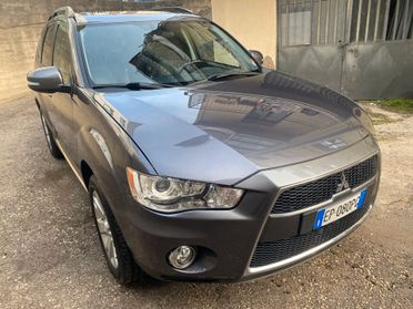 Mitsubishi Outlander 2.2 DI-D TC-SST Instyle DPF 7p AUTOMATICO