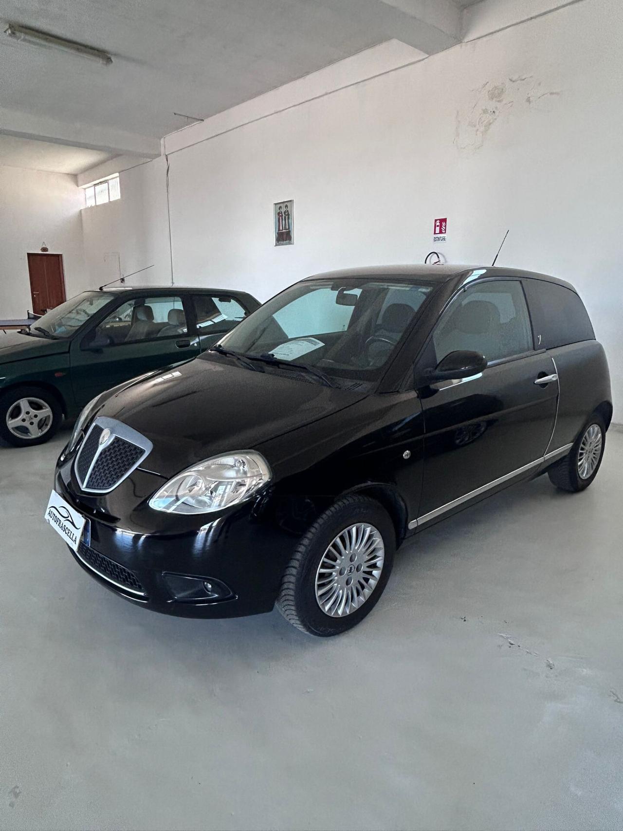 Lancia Ypsilon 1.3 MJT 90 CV Platino