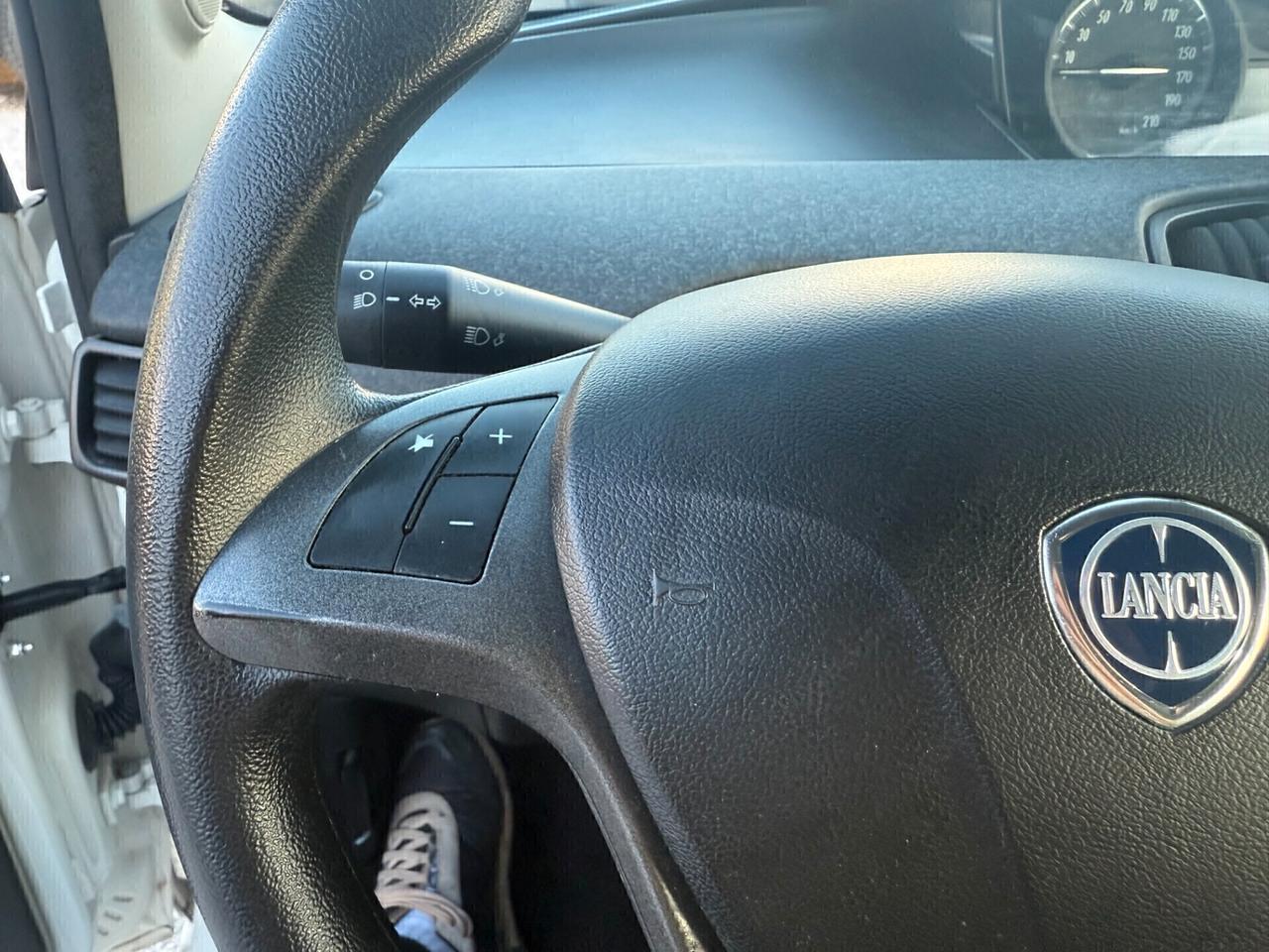 Lancia Ypsilon 1.0 FireFly 5 porte S&S Hybrid Ecochic Gold