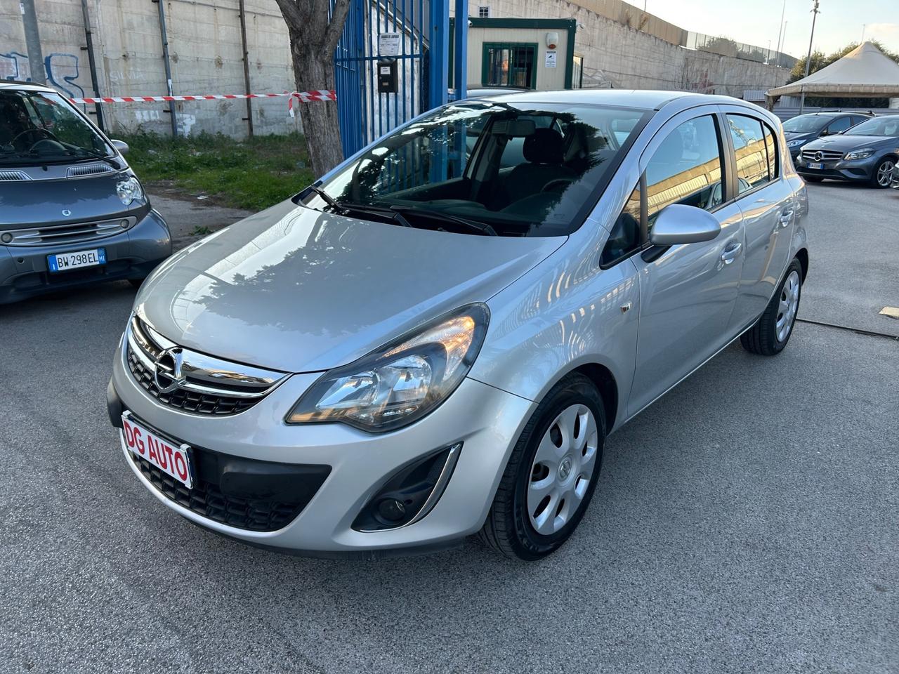 Opel Corsa 1.2 benzina 85 cv 2013