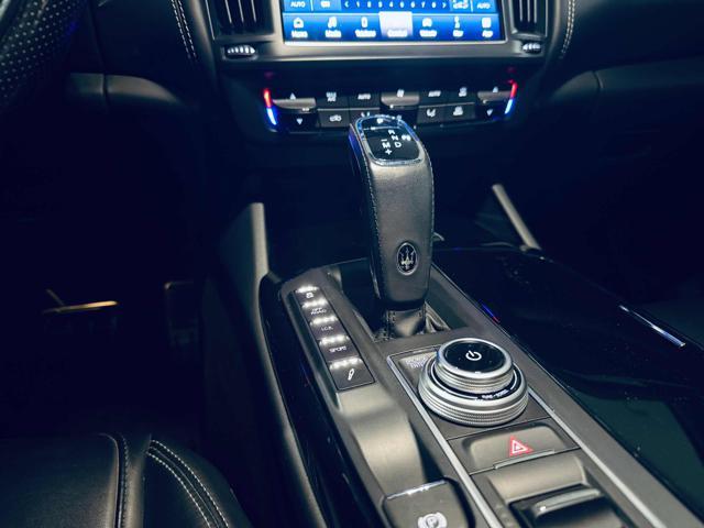 MASERATI Levante V6 Diesel 275 CV AWD Gransport Black Tetto,