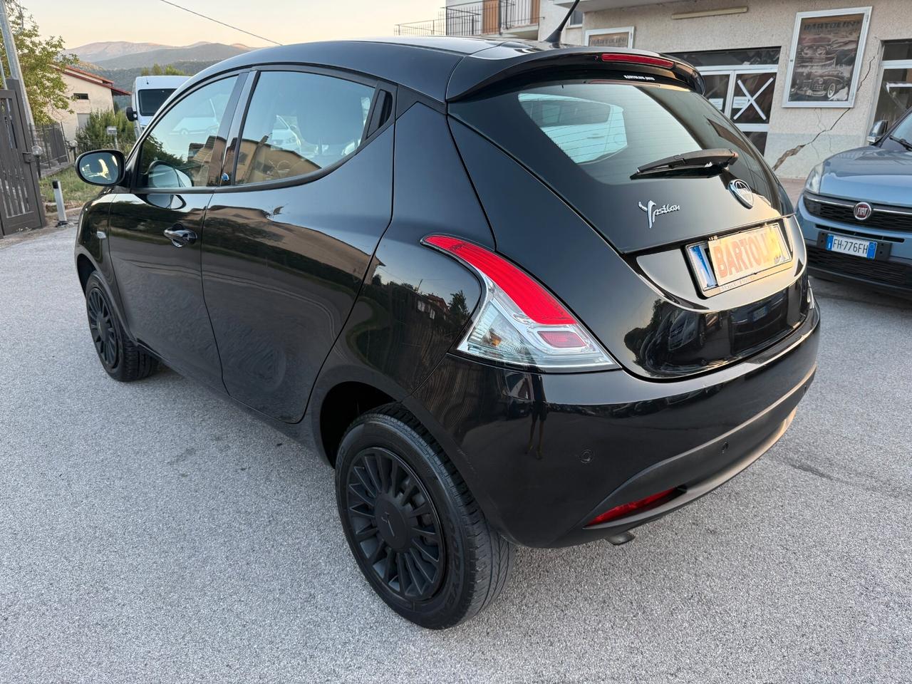 Lancia Ypsilon 0.9 TwinAir 5 porte Metano Ecochic Elefantino Blu