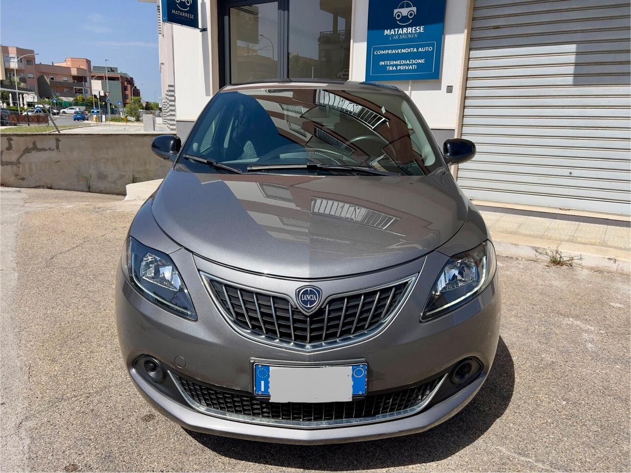 Lancia Ypsilon 1.0 FireFly 5 porte S&S Hybrid Ecochic Silver