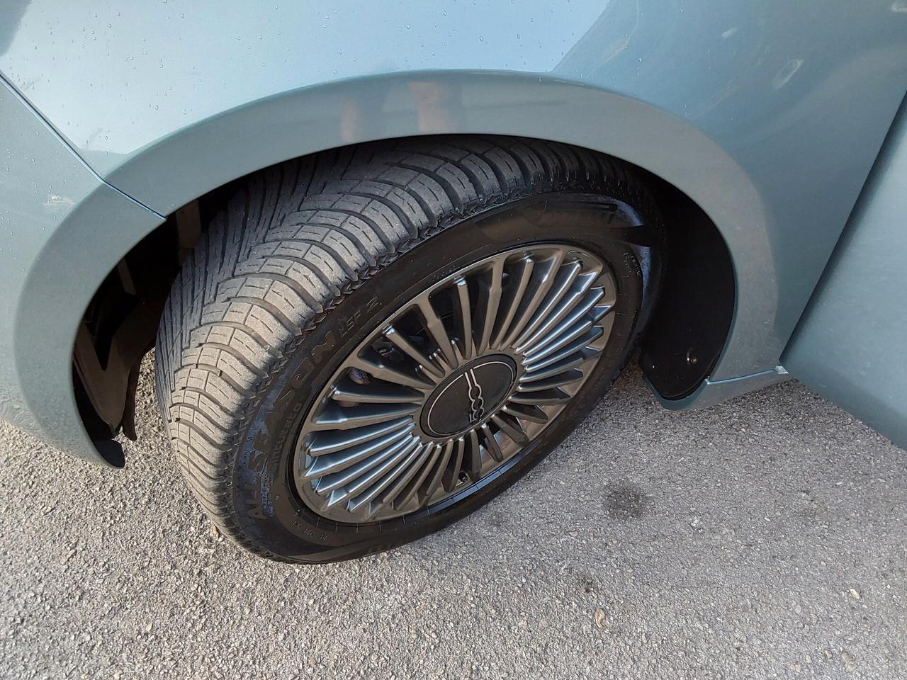Fiat 500e 3+1 42 kWh Icon +