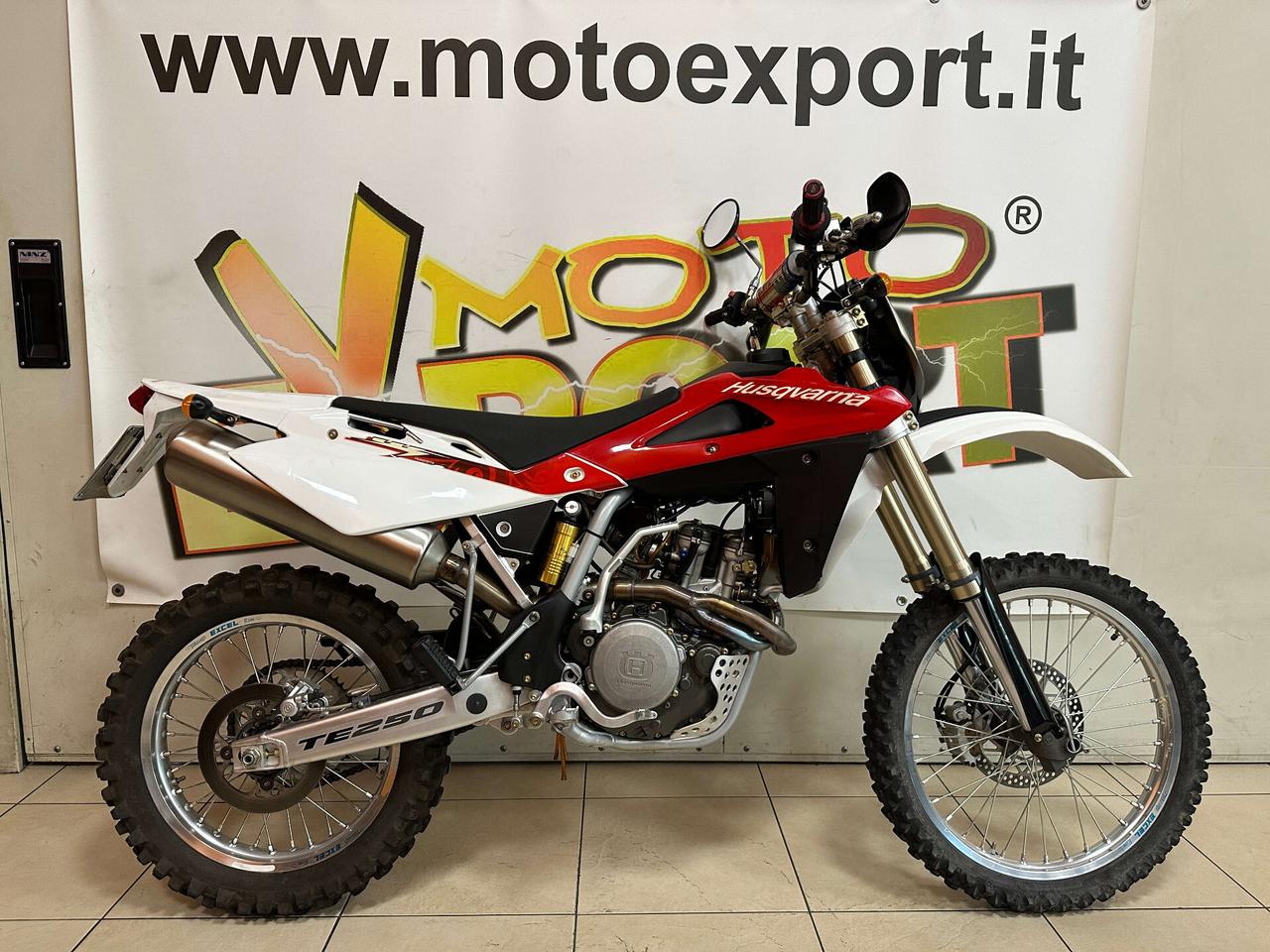Husqvarna TE 250 - Solo 995 km !!!
