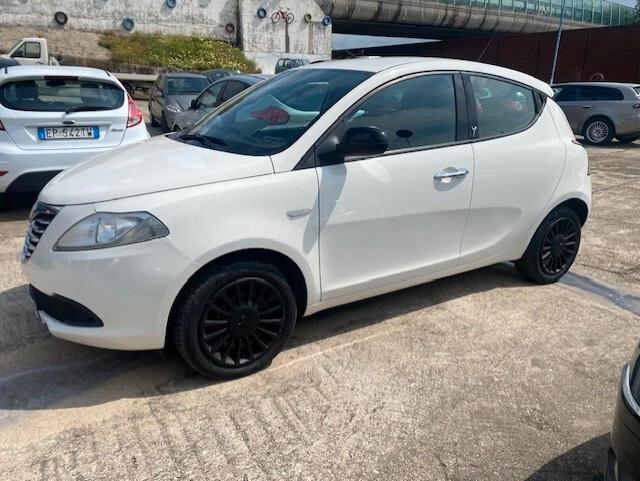 Lancia Ypsilon 1.3 MJT 16V 95 CV 5 porte S&S Silver