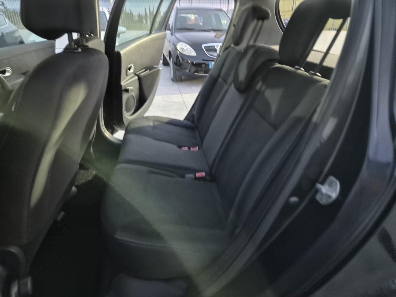 Renault Clio 1.2 16V 5 porte Luxe NAVIGATORE