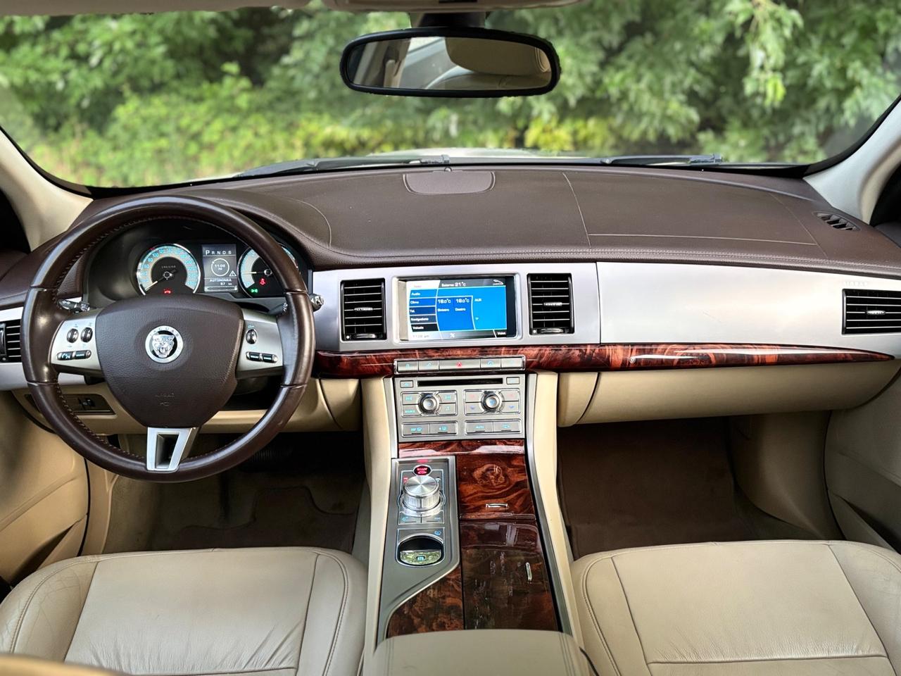 Jaguar XF 2.7D V6 Premium Luxury