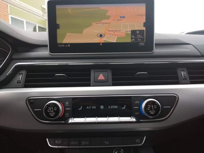 Audi A4 Avant 2.0 TFSI g-tron S-LINE MATRIX LED, ACC, CERCHI 18!!!!