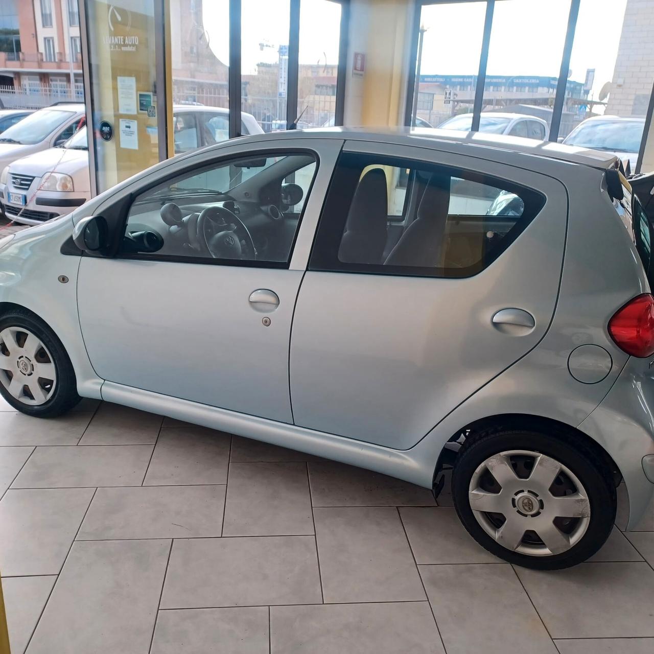 100248KM AYGO 1.0 NEOPATENTATI ECONOMICA