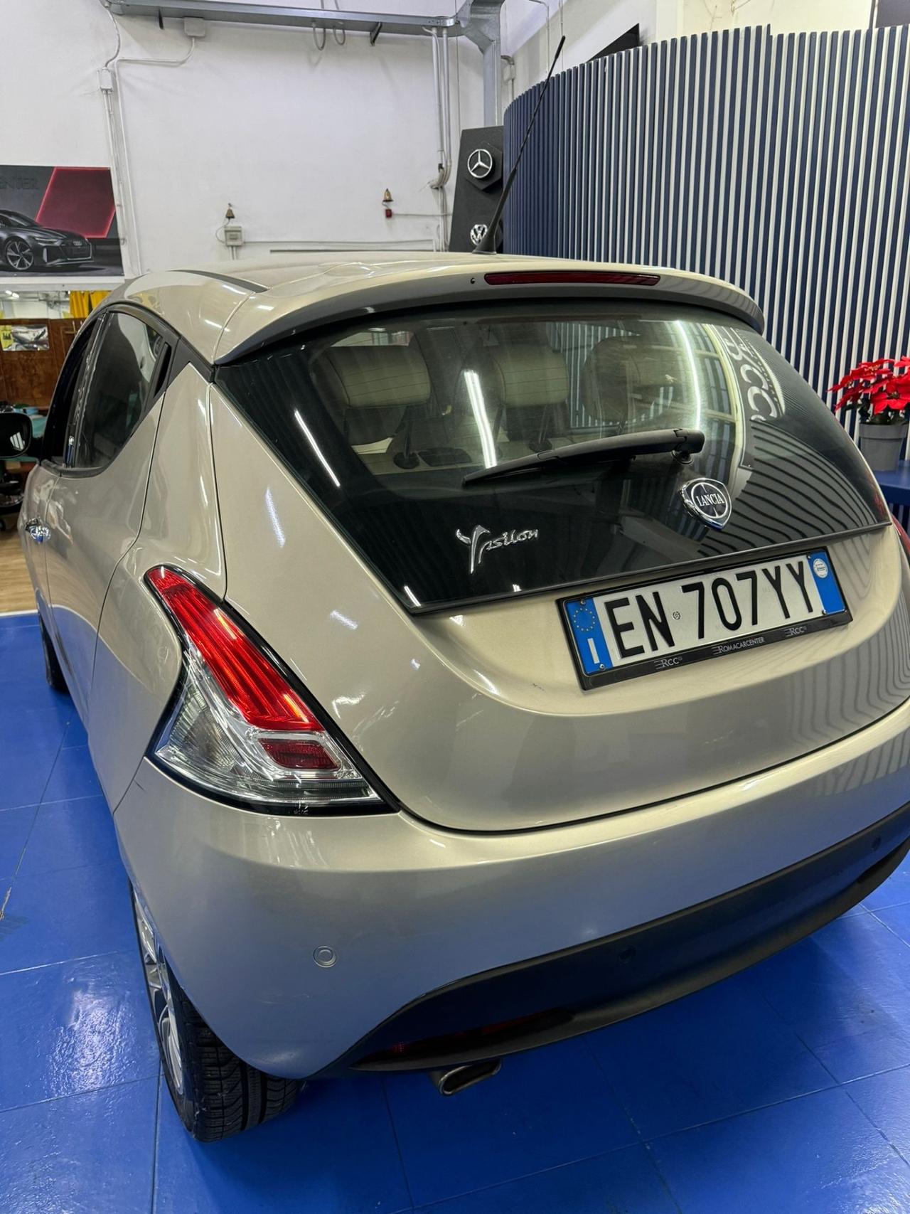 Lancia Ypsilon 1.3 MJT 75 CV Unyca