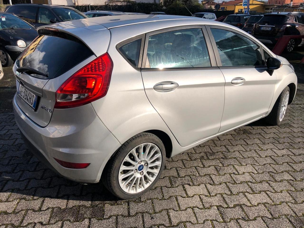 Ford Fiesta Fiesta 1.2 82CV 5 porte ADATTA PER NEOPATENTATI CON GARANZIA EUROPEA 36 MESI!!! COMPRESA NEL PREZZO