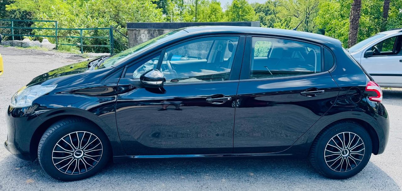 Peugeot 208 1.2 VTi 82 CV 5 porte Allure ok Neopatentati
