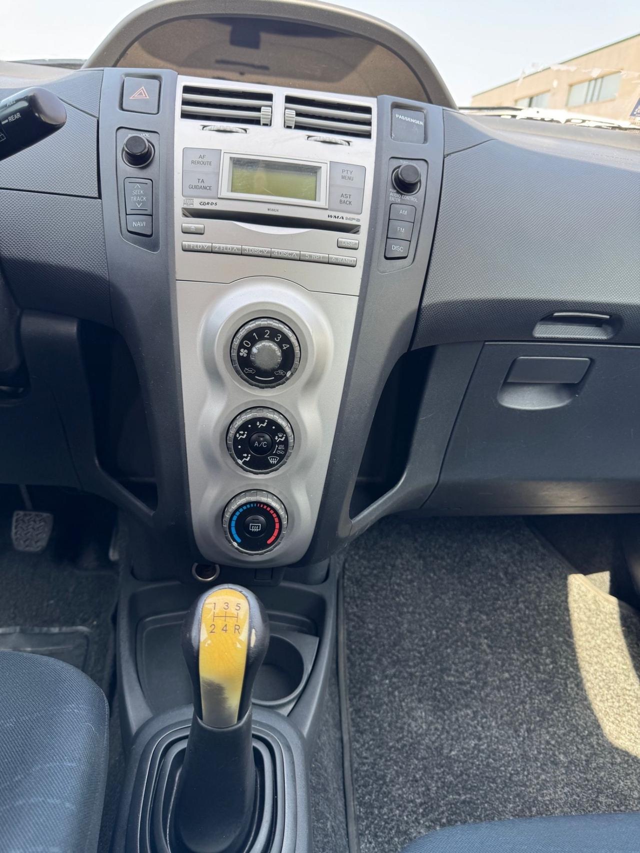 TOYOTA Yaris 1.0 5p SOL