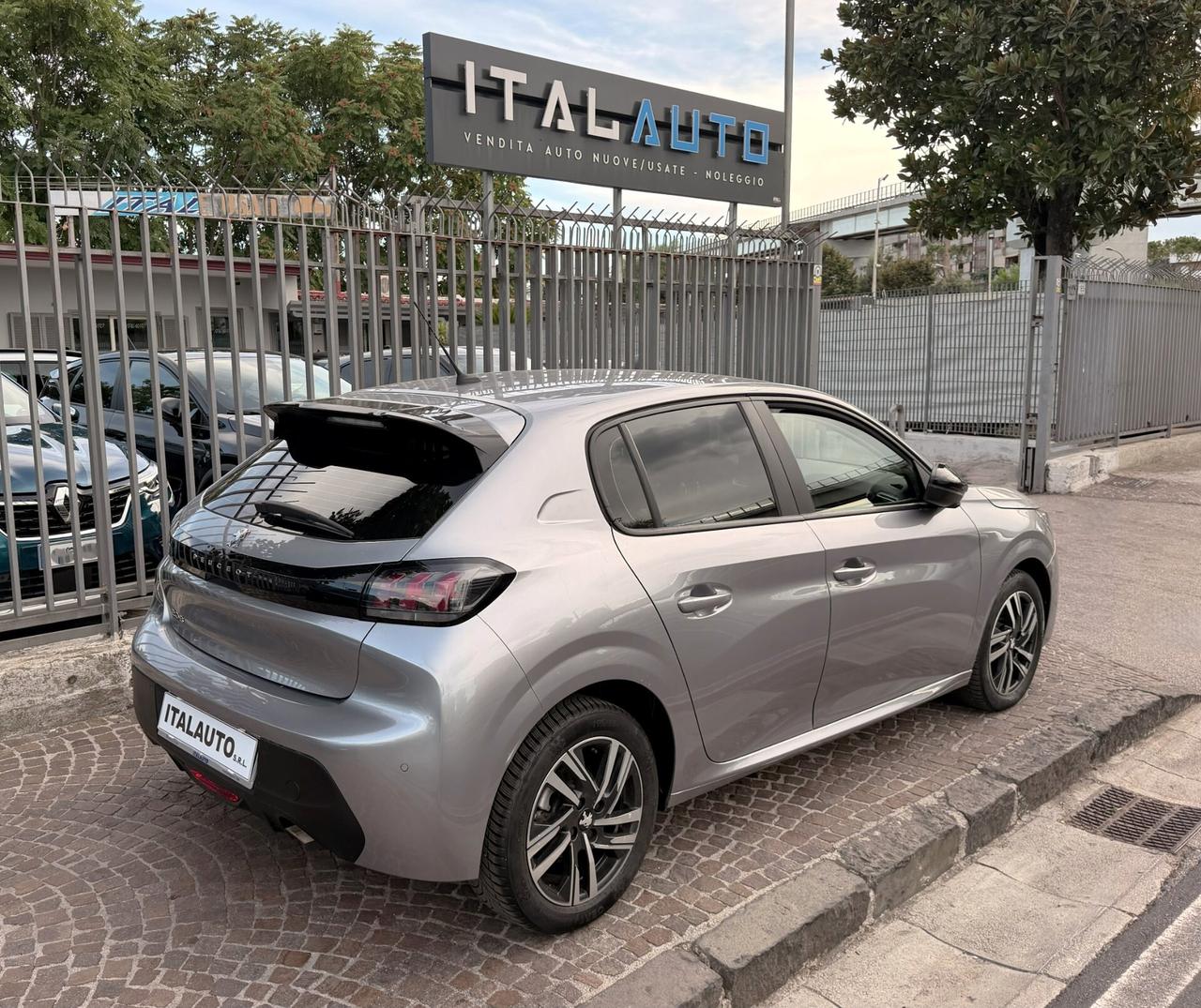 Peugeot 208 PureTech 100 Stop&Start EAT8 5 porte Active Pack