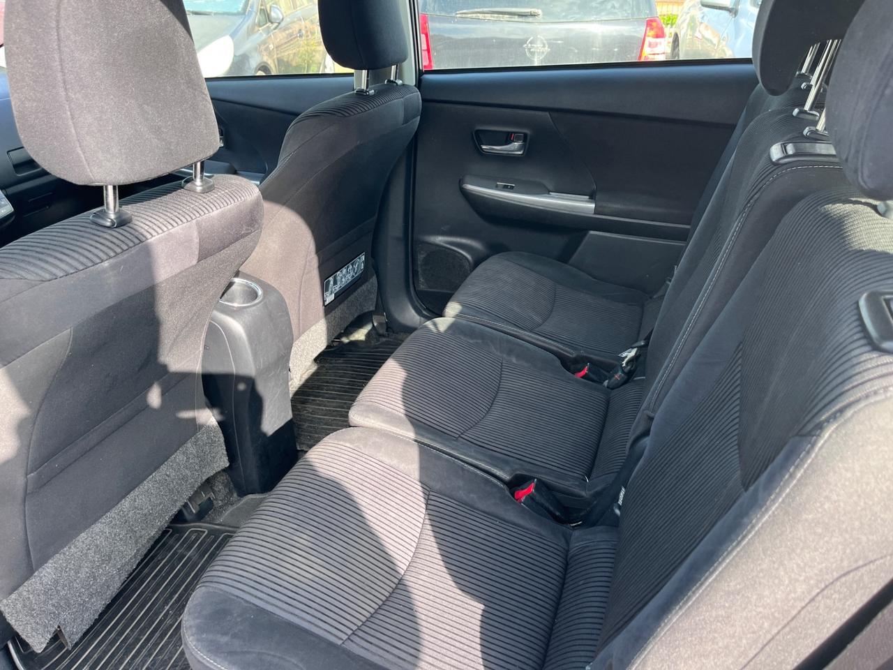 Toyota Prius 1.8 AWD Lounge