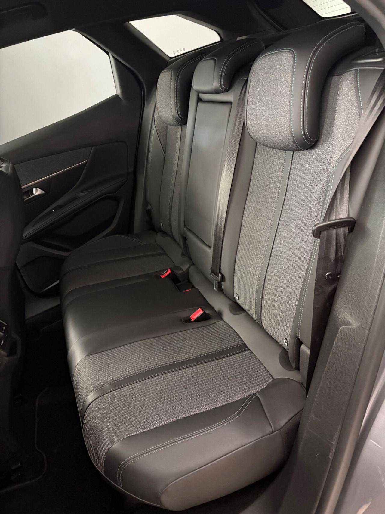 Peugeot 3008 BlueHDi 130cv EAT8 ALLURE