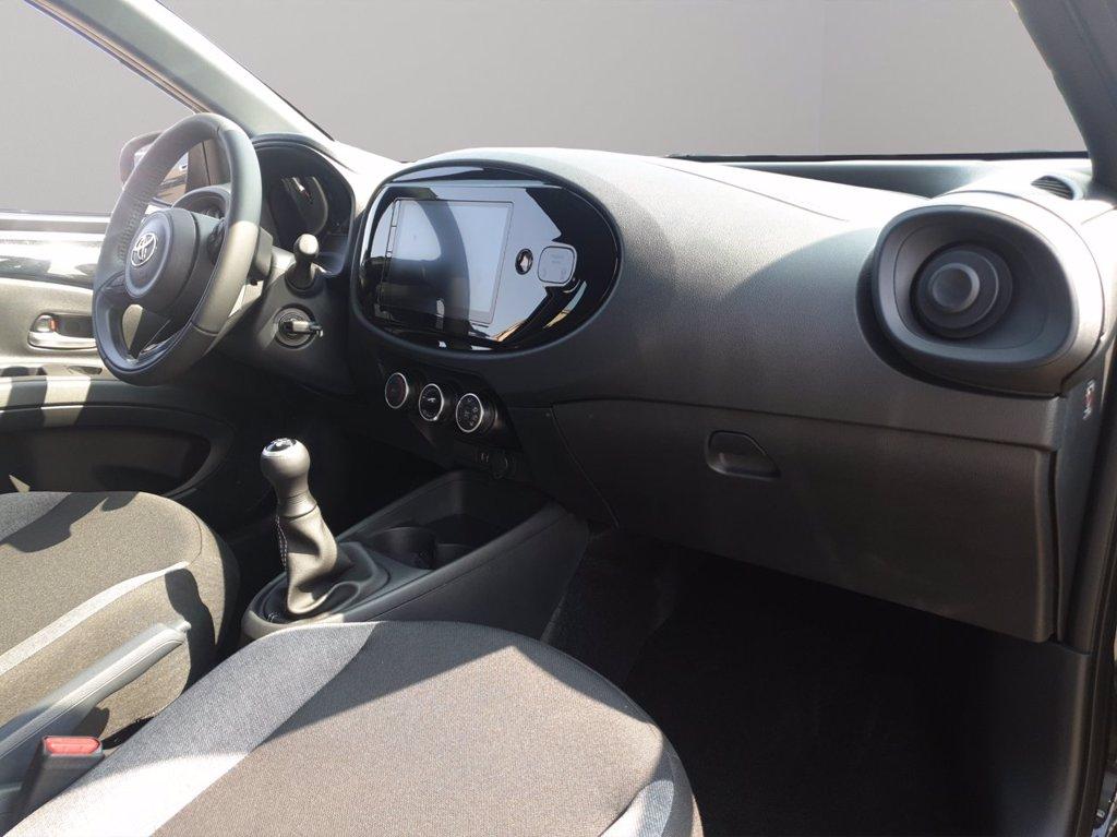 TOYOTA Aygo x 1.0 active 72cv del 2025