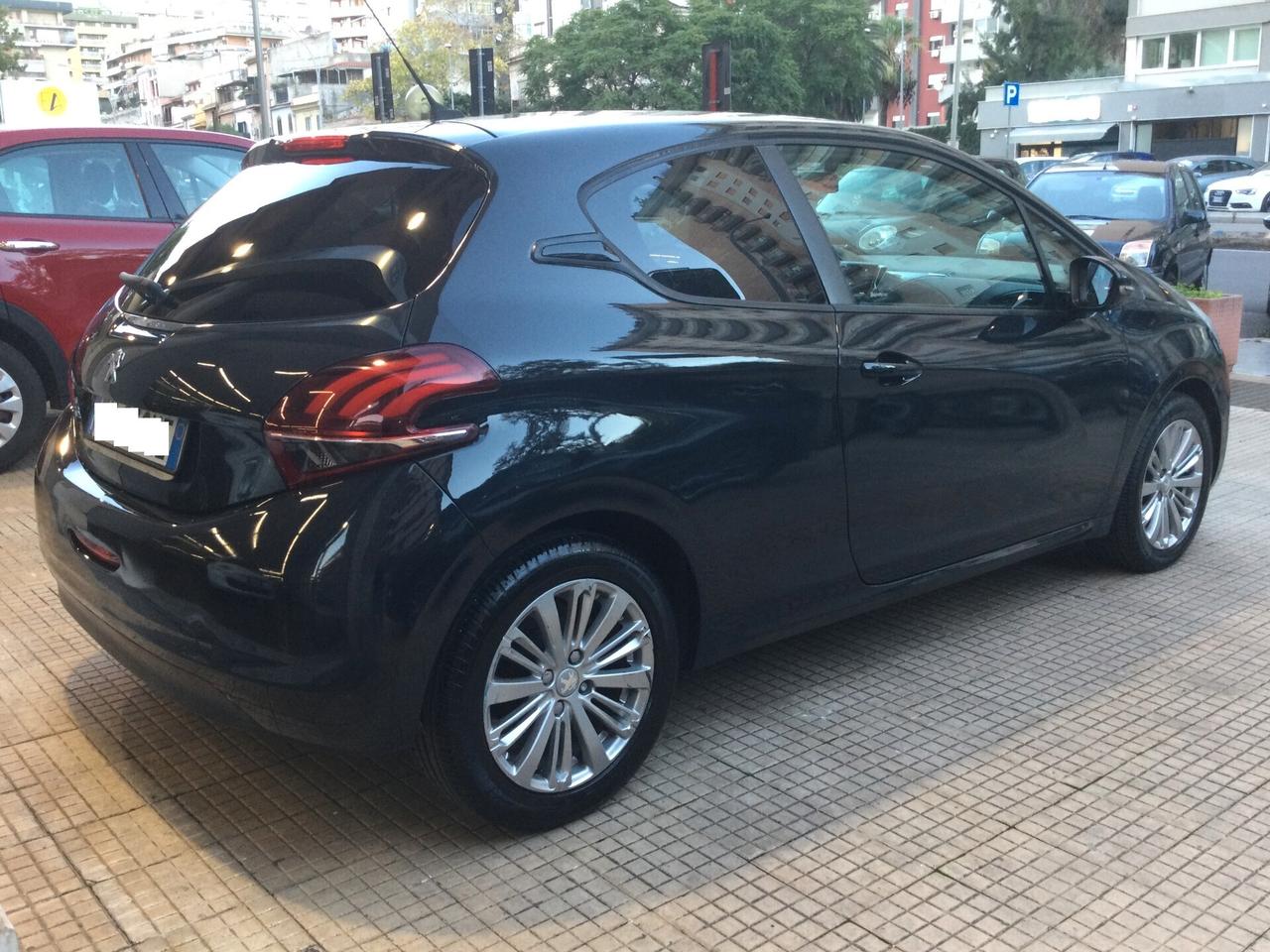 Peugeot 208 PureTech 82 3 porte Allure