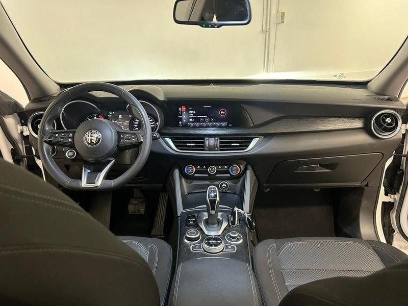 Alfa Romeo Stelvio 2.2 Turbodiesel 190 CV AT8 Q4 Business Tetto apribile e gancio traino