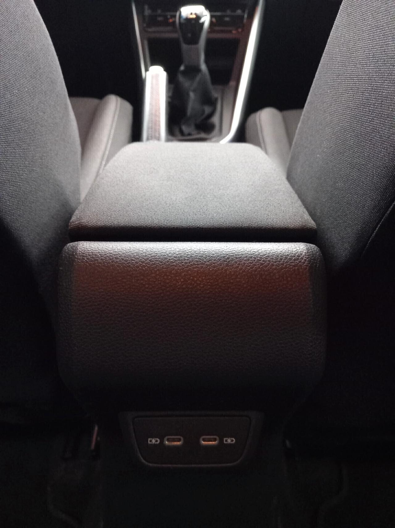 Volkswagen Polo anno 2022 benzina 1.0 km 34 mila