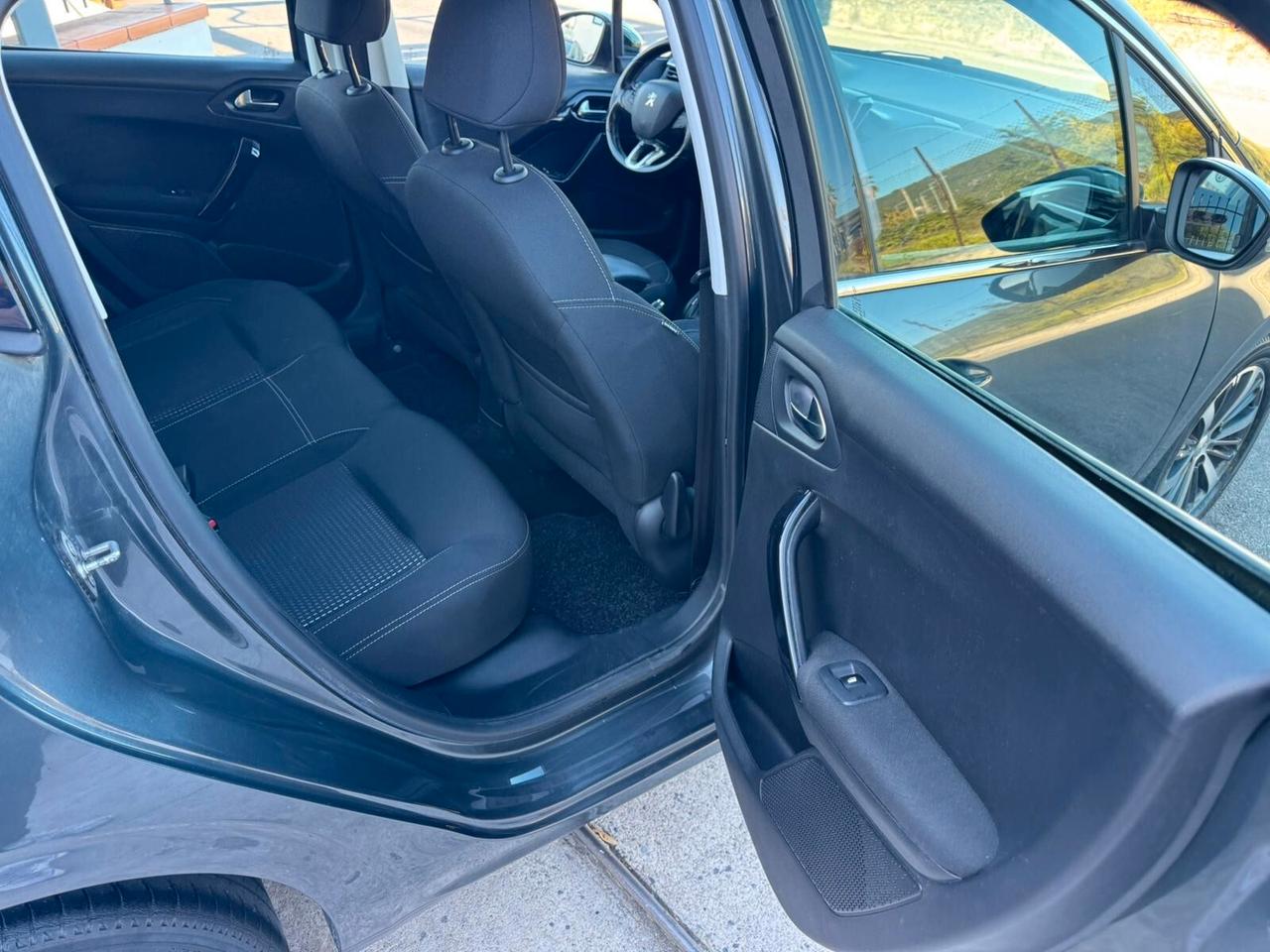Peugeot 208 BlueHDi 75 5 porte Allure