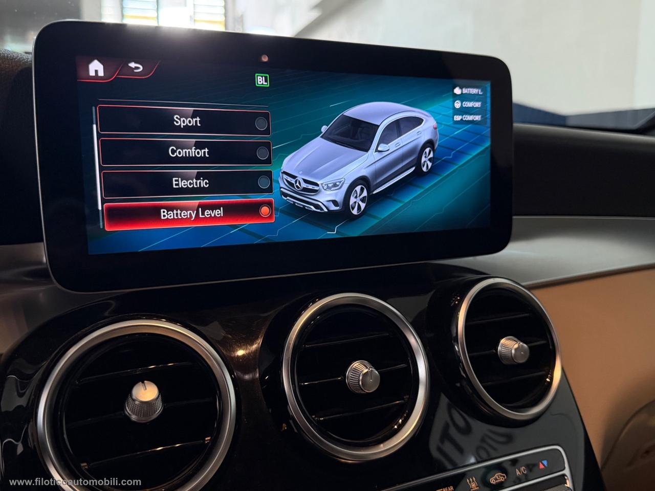 MERCEDES-BENZ GLC 300 de 4M Plug-in hyb. Coupé Sport PELLE - FARI LED FULL!!