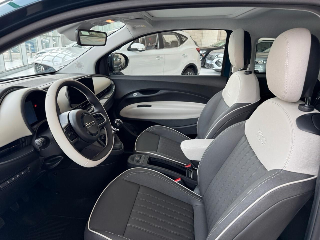 Fiat 500 Berlina Hybrid La Prima