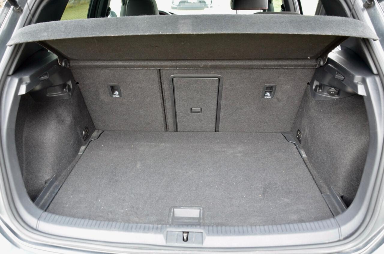 VOLKSWAGEN GOLF 7.5 GTI PERFORMANCE 2.0 TSI 245cv DSG, SERVICE CON FATTURE, TETTO, DCC, FULL PELLE, FARI FULL LED, 19", PERMUTE