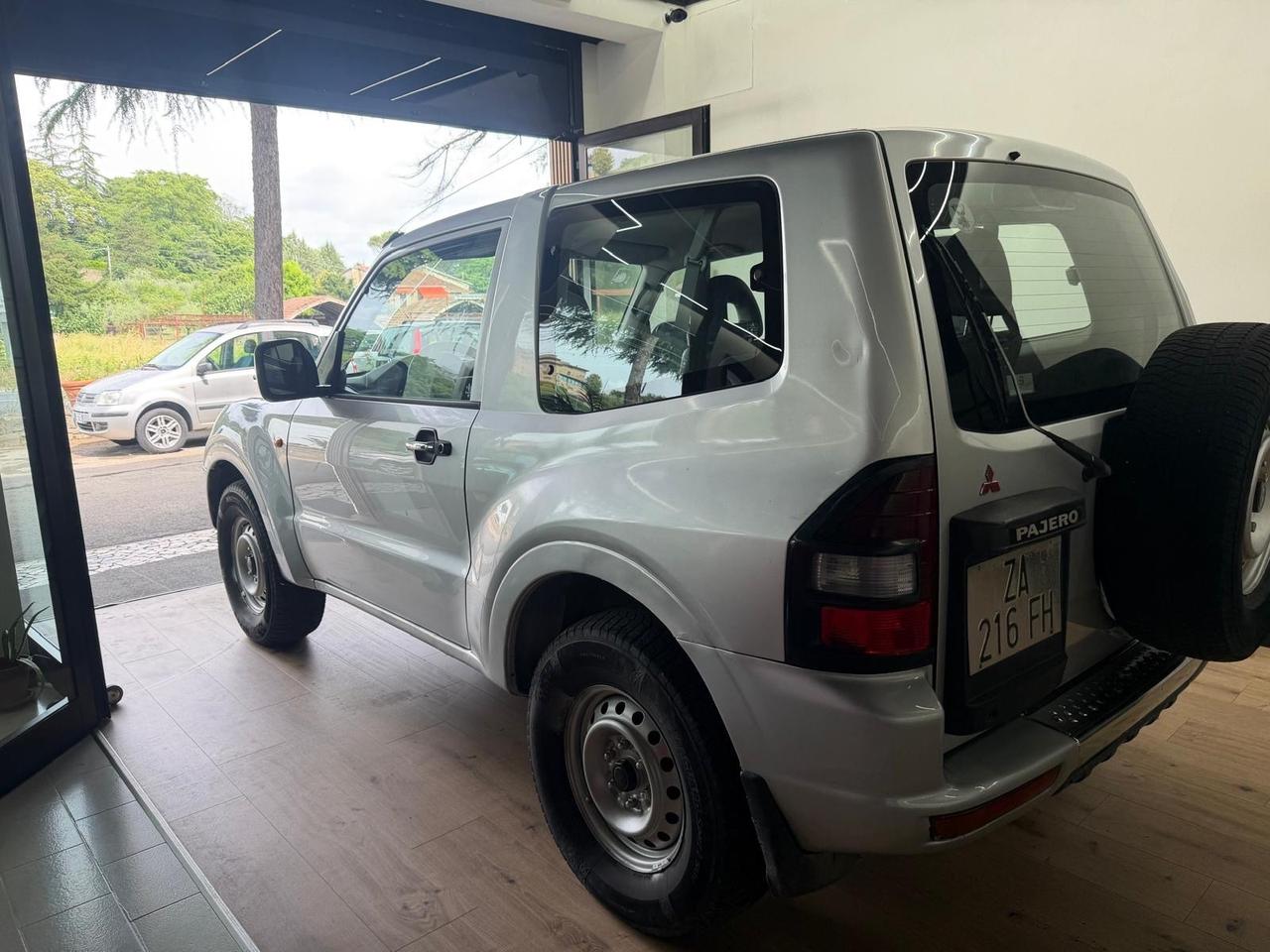 Mitsubishi Pajero 3.2 16V DI-D 3p. GLX