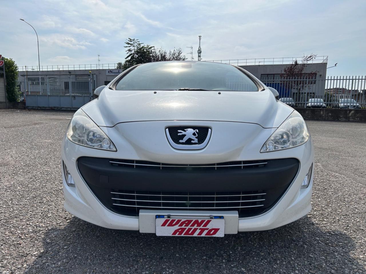 Peugeot 308 2.0 HDi 140CV CC Féline