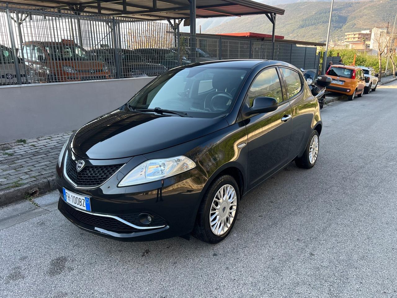 Lancia Ypsilon 1.2 benzina 69cv Gold 2017