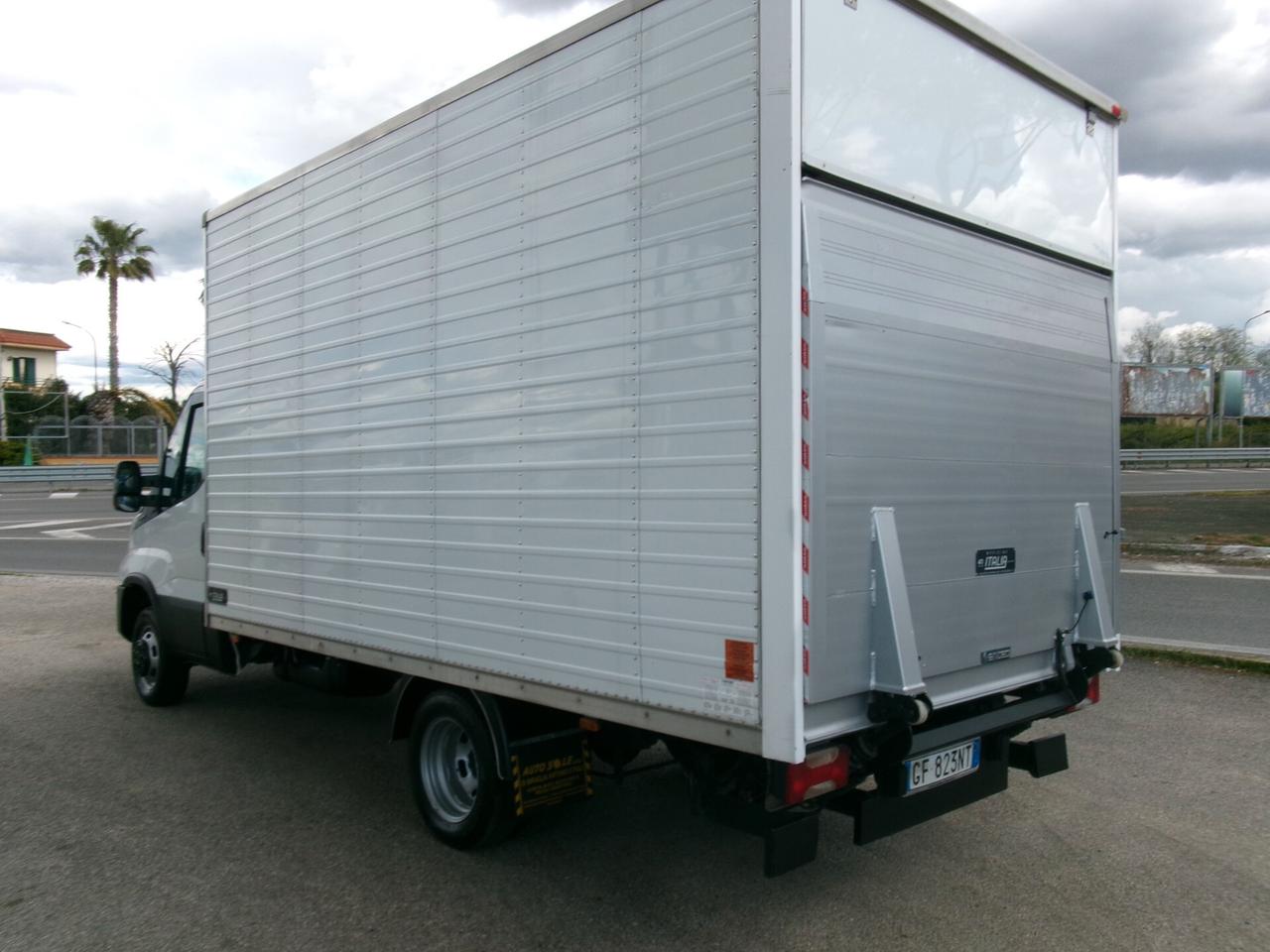 Iveco Daily 35C14 2.3 140CV E6D BOX+PEDANA CARICATRICE 8Q
