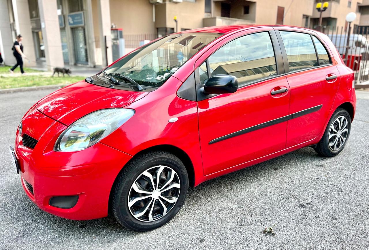Toyota Yaris 1.0 benzina €5 OK NEOPATENTATI