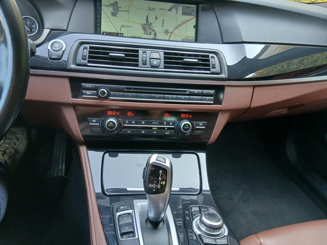 Bmw 525d xDrive Touring Futura in terno in pelle tabacco