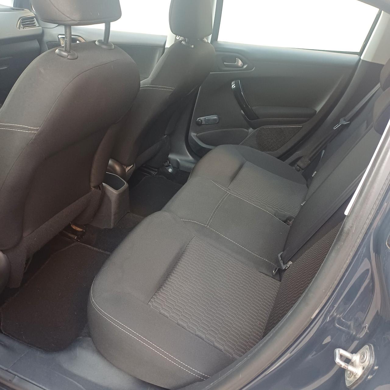 Peugeot 208 PureTech 82 5p. GPL Active