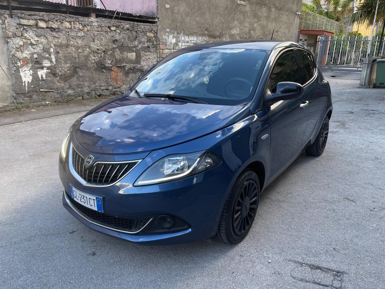 Lancia Ypsilon 1.0 FireFly 5 porte S&S Hybrid Silver