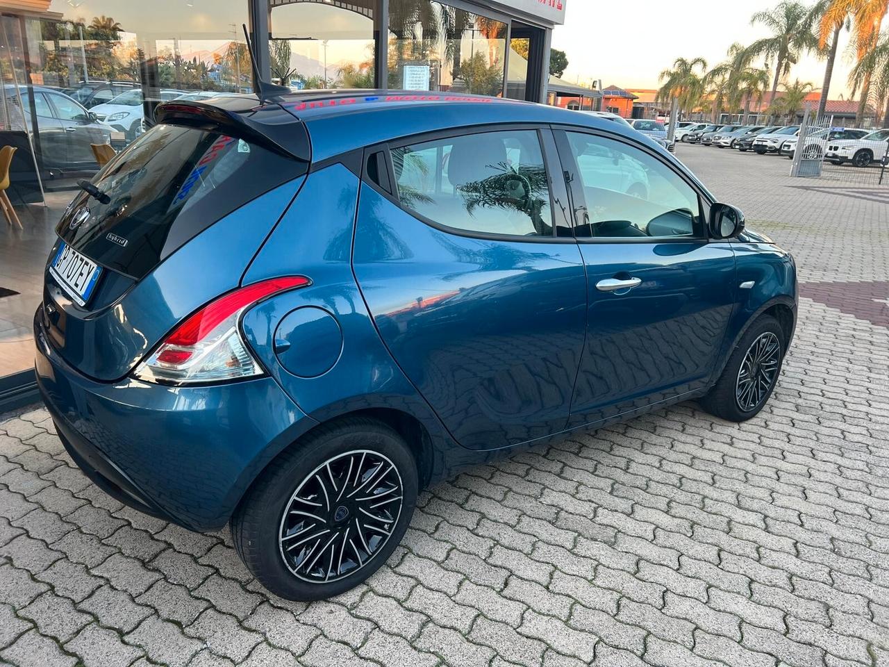 Lancia Ypsilon 1.0 FireFly 5 porte S&S Hybrid Alberta Ferretti