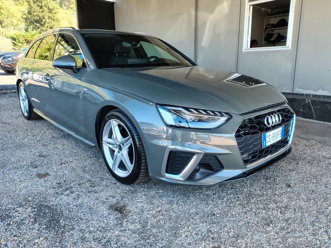 Audi A4 40 TDI quattro S tronic line edition