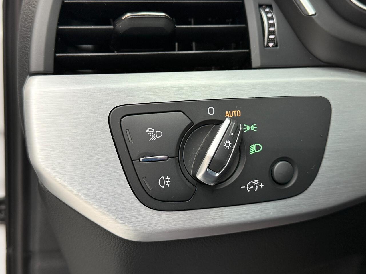 Audi A4 40 TDI MHEV quattro S line edition