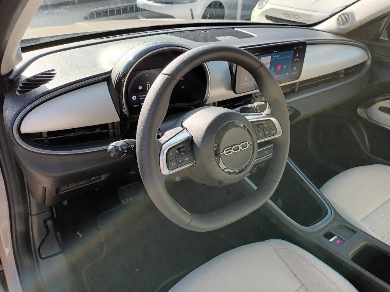 Fiat 600 Hybrid 110 CV DCT MHEV La Prima