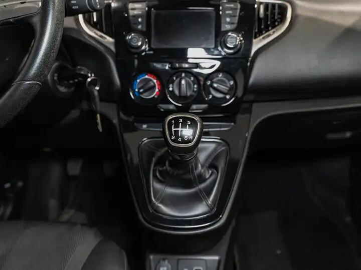 Lancia Ypsilon 1.0 FireFly 5 porte S&S Hybrid Ecochic Silver