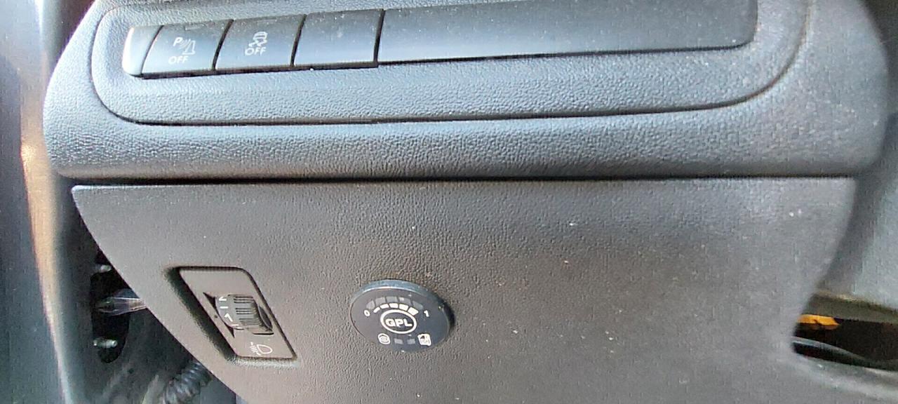 PEUGEOT 208 1,2 GPL DI SERIE 82 CV TELEFONO CRUISE CONTROL LEGA SENSORI OK CERTIFICATA