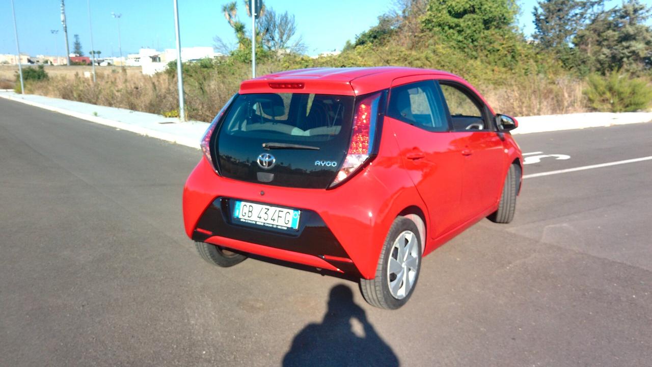 Toyota Aygo 1.0 VVT-i 69 CV 5 porte x-cool TSS