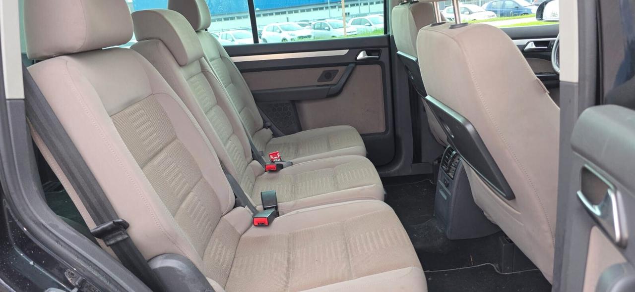 Volkswagen Touran 2.0 16V TDI Highline 5 posti neop