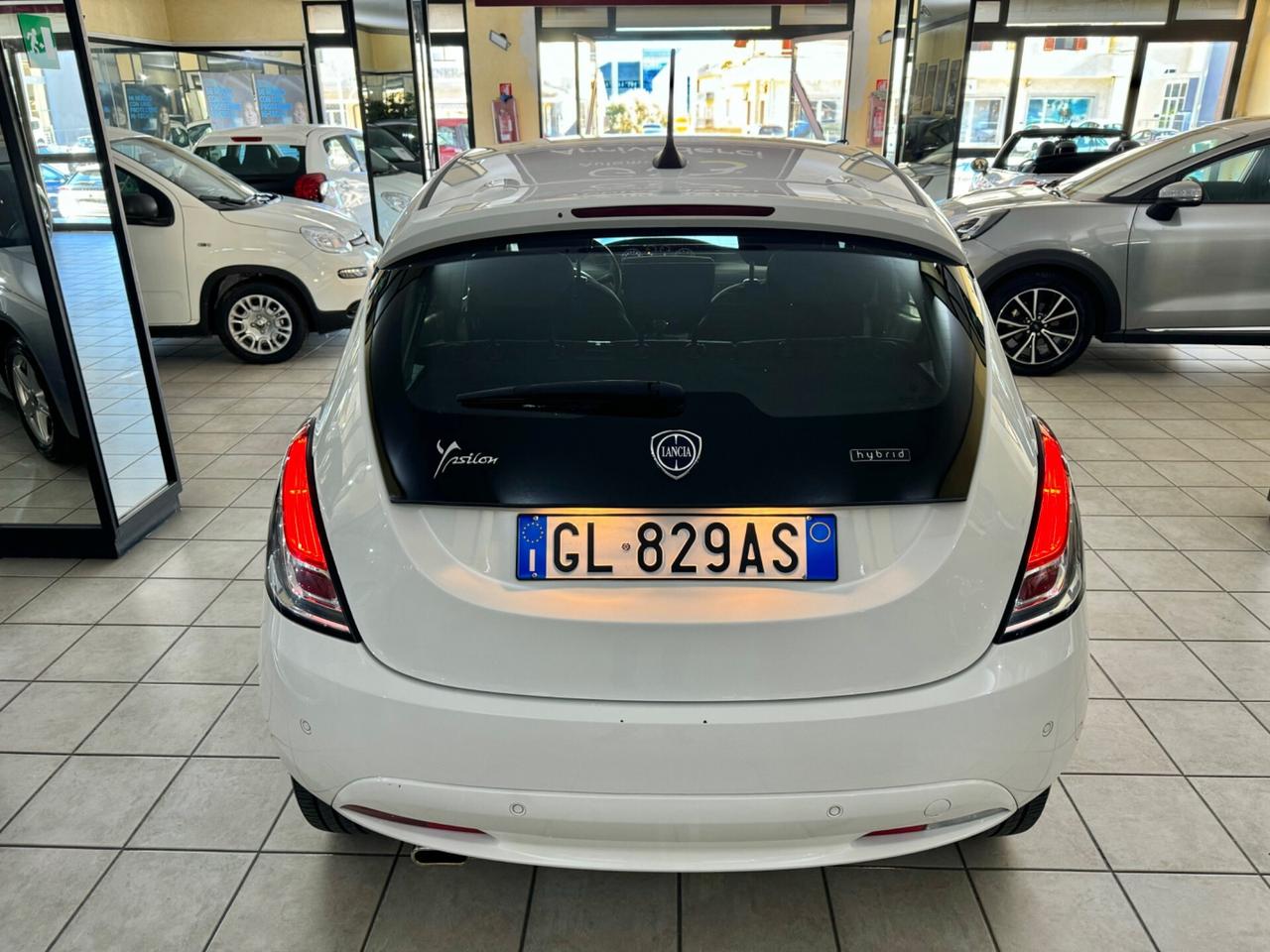 Lancia Ypsilon 1.0 FireFly 5 porte S&S Hybryd Gold