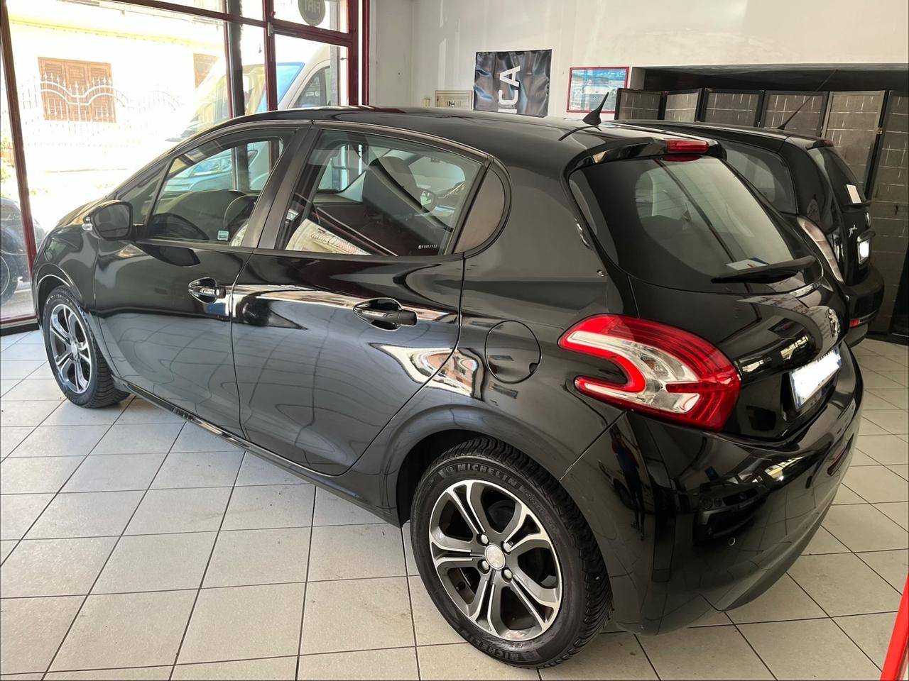 Peugeot 208 BlueHDi 75 5 porte Allure