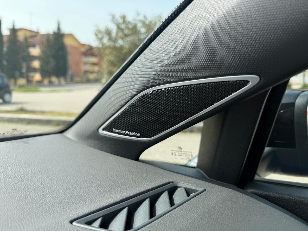 Volkswagen Golf R/2.0/DSG/4MOTION/BLACK EDITION/HEAD UP/NAVI/TELPDC/F1/CERCHI 19/SED.SPORT/PRONTA CONSEGNA!!