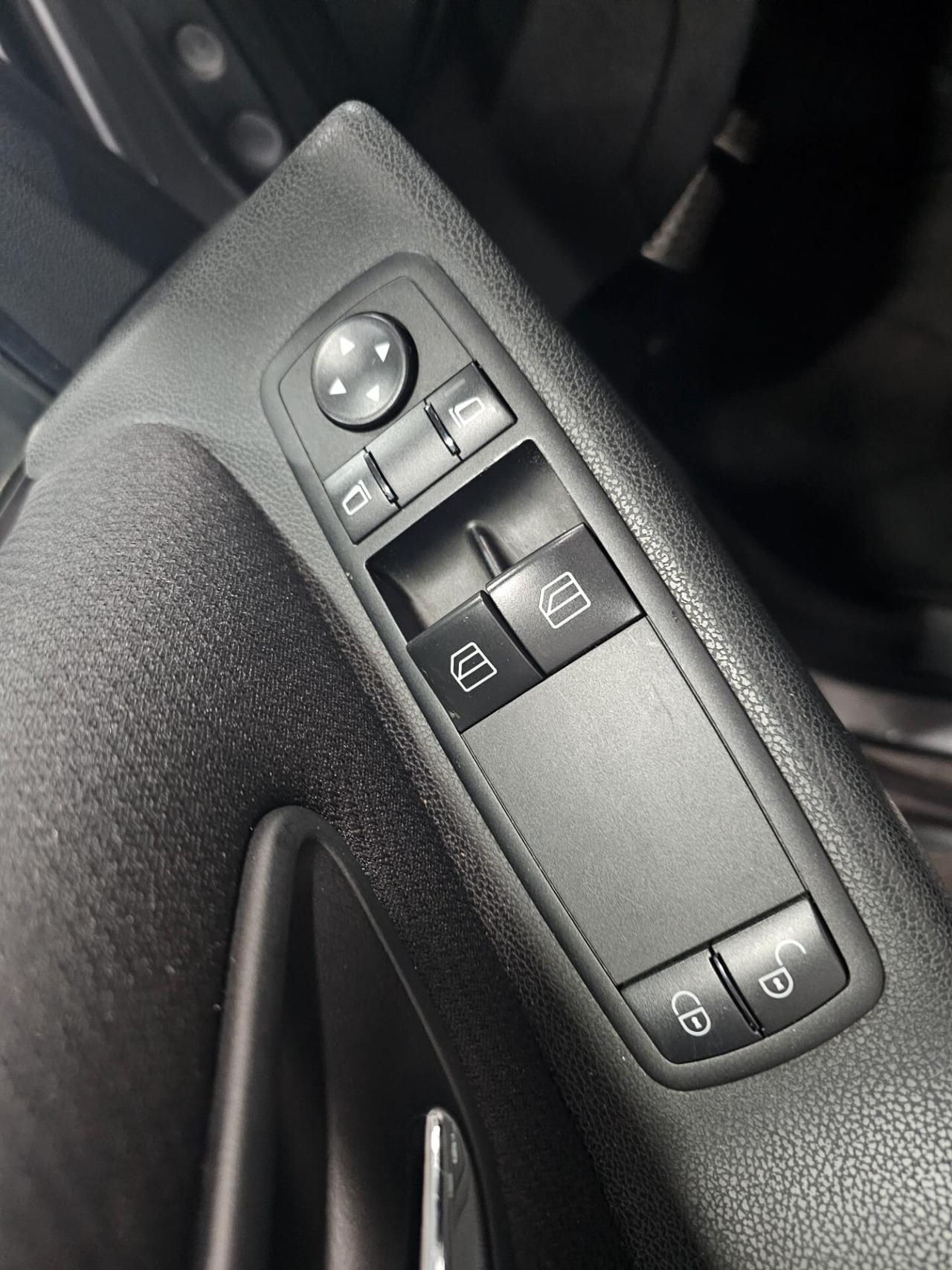 MERCEDES-BENZ CLASSE A180 CDI 110CV AVANTGARDE CAMBIO AUTOMATICO