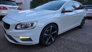 Volvo V60 D4 AWD Geartronic R-design Momentum